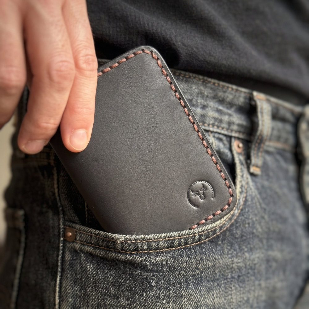 Black Vertical Leather Wallet dimensions guide by Leatherog